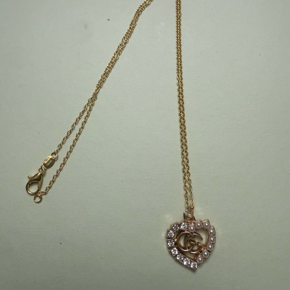 New upcycled Gucci Gold Heart Necklace with Pearls - Picture 1 of 3